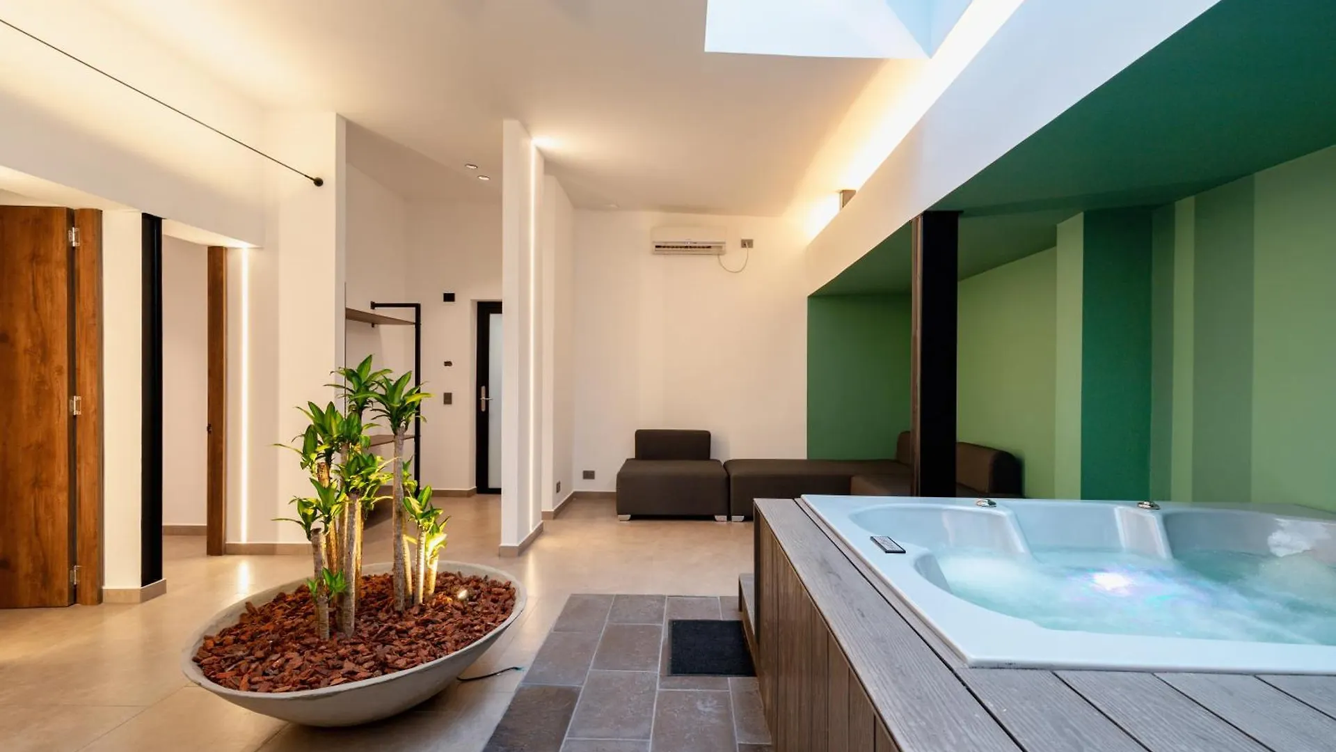 Ll 203 4Br 4Bath Apartment Close To Lleras Park - Poblado - Medellin 0*,  Colombia