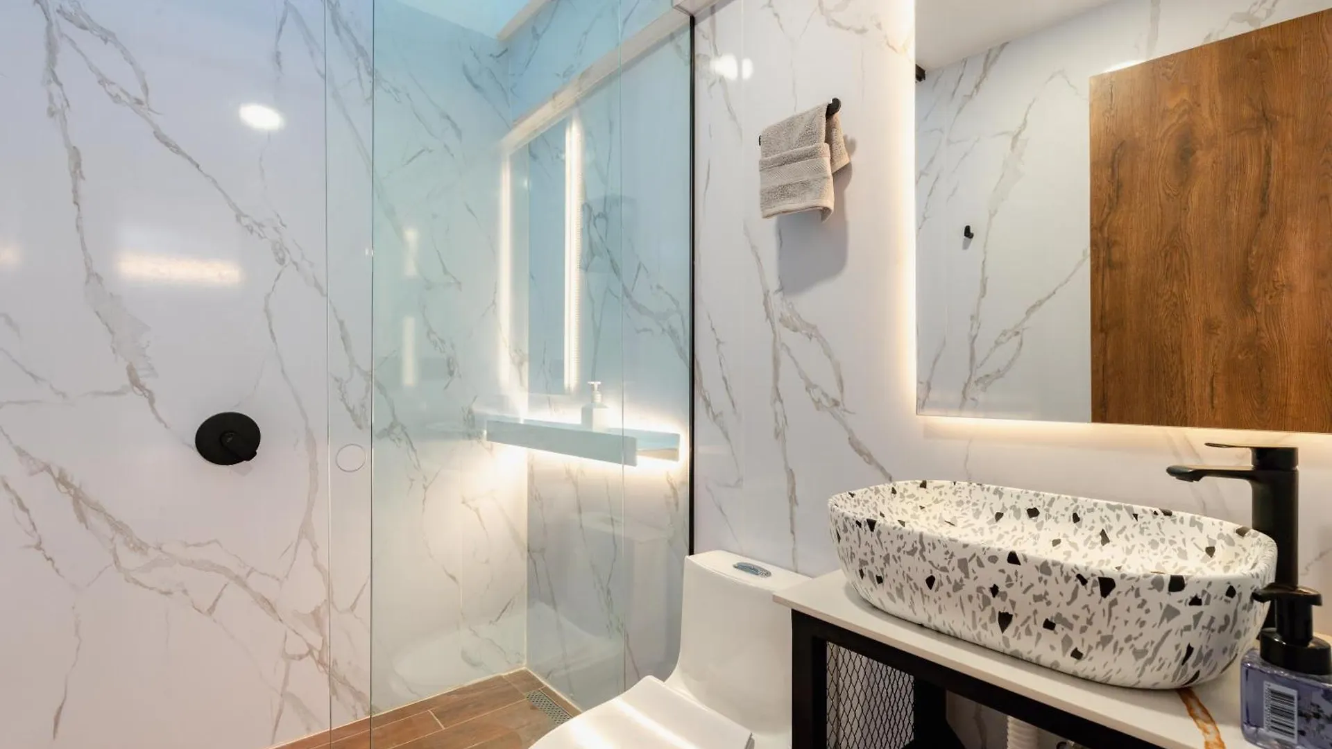 Ll 203 4Br 4Bath Apartment Close To Lleras Park - Poblado - Medellin